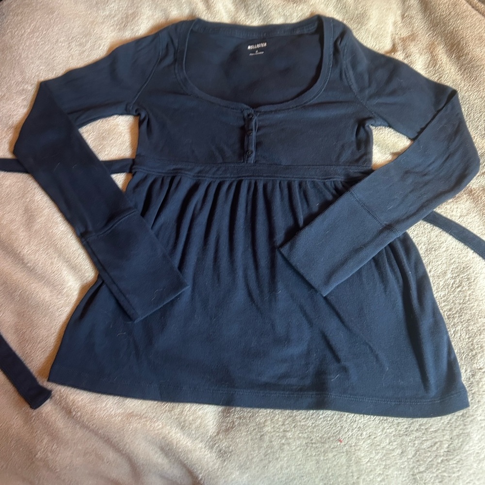 (SOLD DO NOT PURCHASE-won’t let me delete it 😭) Hollister Dark Blue